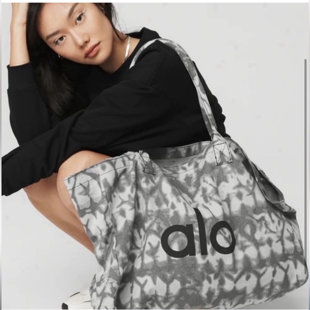 NEW FAMOUS ALO CANVAS TOTE BAG 🤍